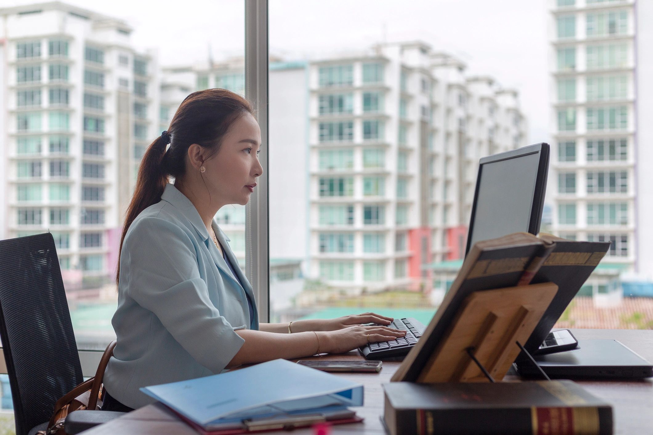 lawyer using computer for online learning