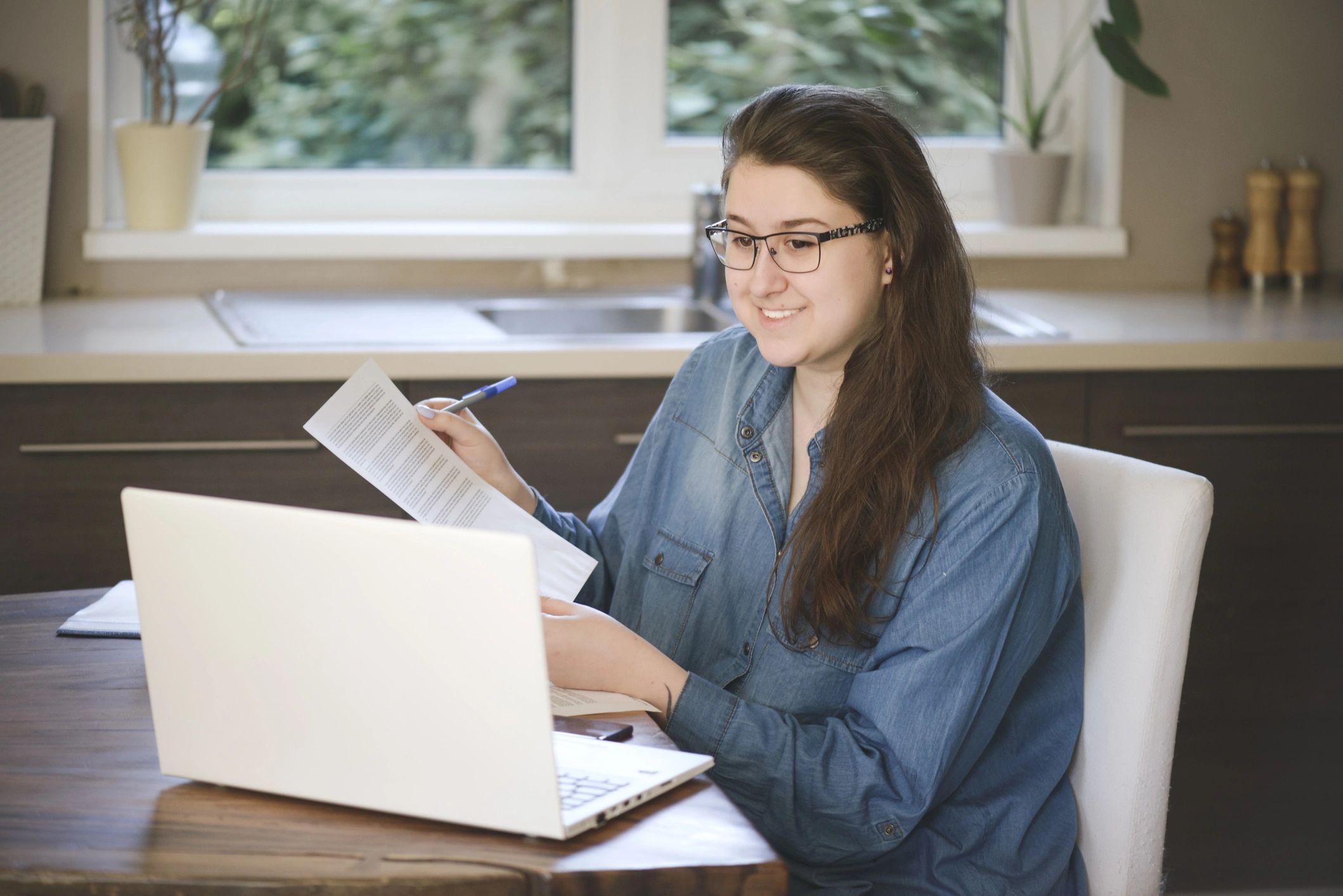 lawyer using computer for online learning